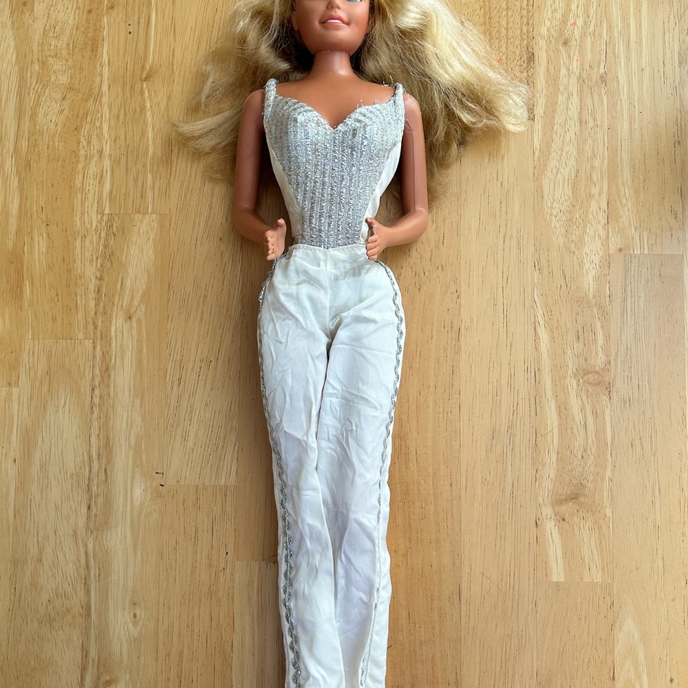 Vintage Mattel 1976 Supersize Barbie (18 inches)
